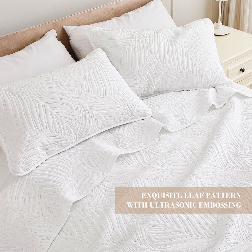 Exclusivo Mezcla Ultrasonic King Size Quilt Set White, 3 Pieces Lightweight Bedspread Leaf Pattern Bed Cover Soft Microfiber Coverlet Bedding Set for All Seasons