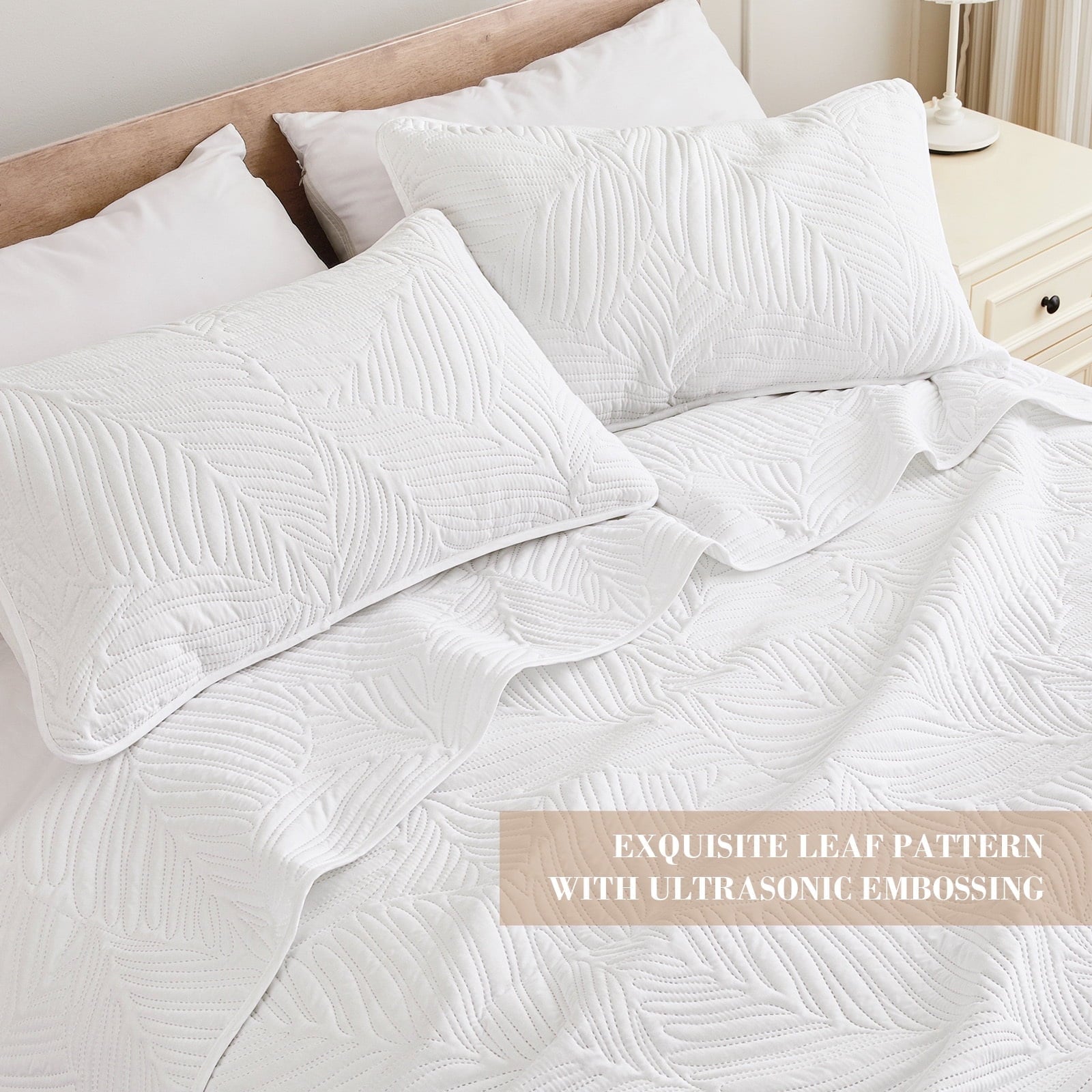 Exclusivo Mezcla Ultrasonic King Size Quilt Set White, 3 Pieces Lightweight Bedspread Leaf Pattern Bed Cover Soft Microfiber Coverlet Bedding Set for All Seasons