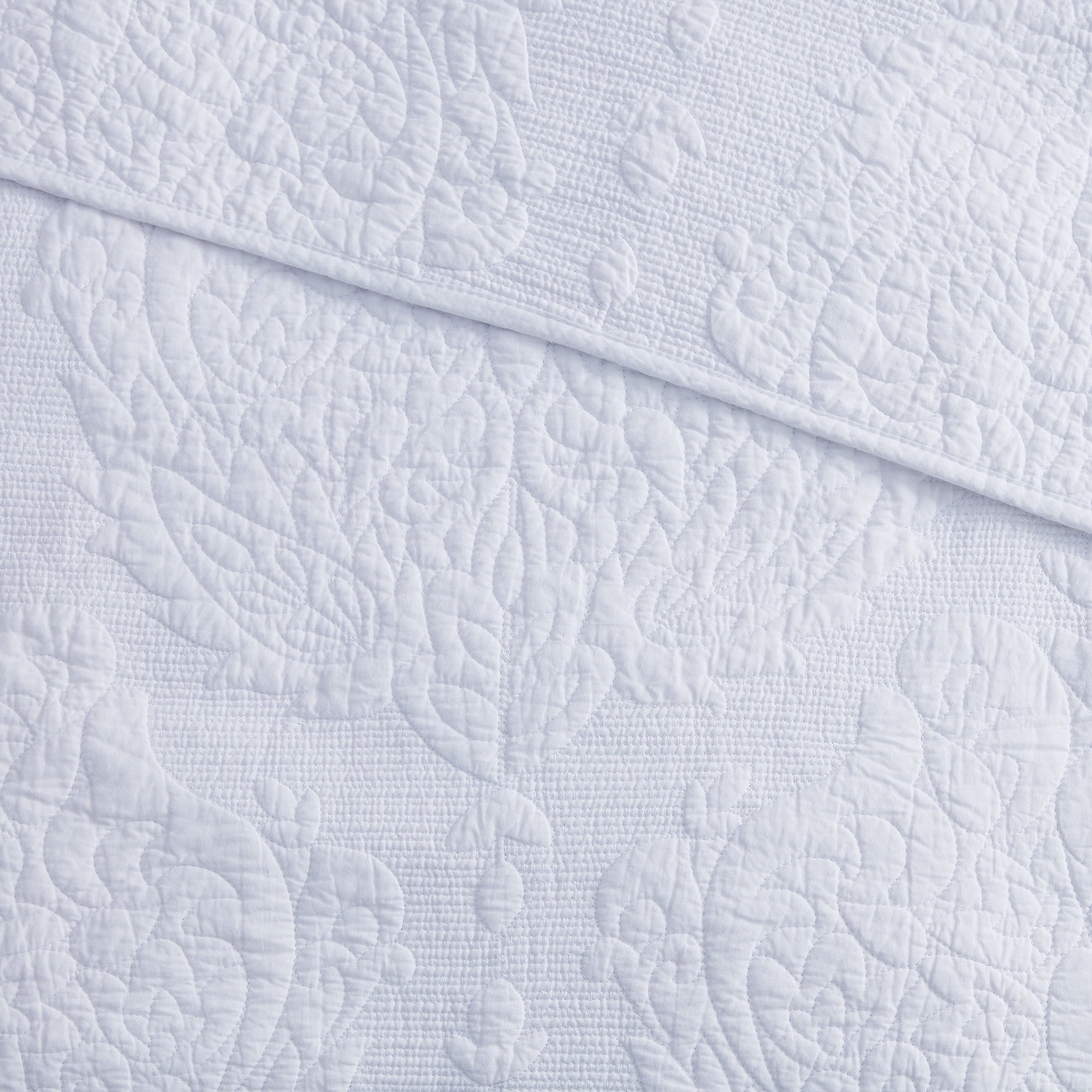 Better Homes & Gardens White Paisley Medallion Cotton Embroidered Quilt, Full/Queen