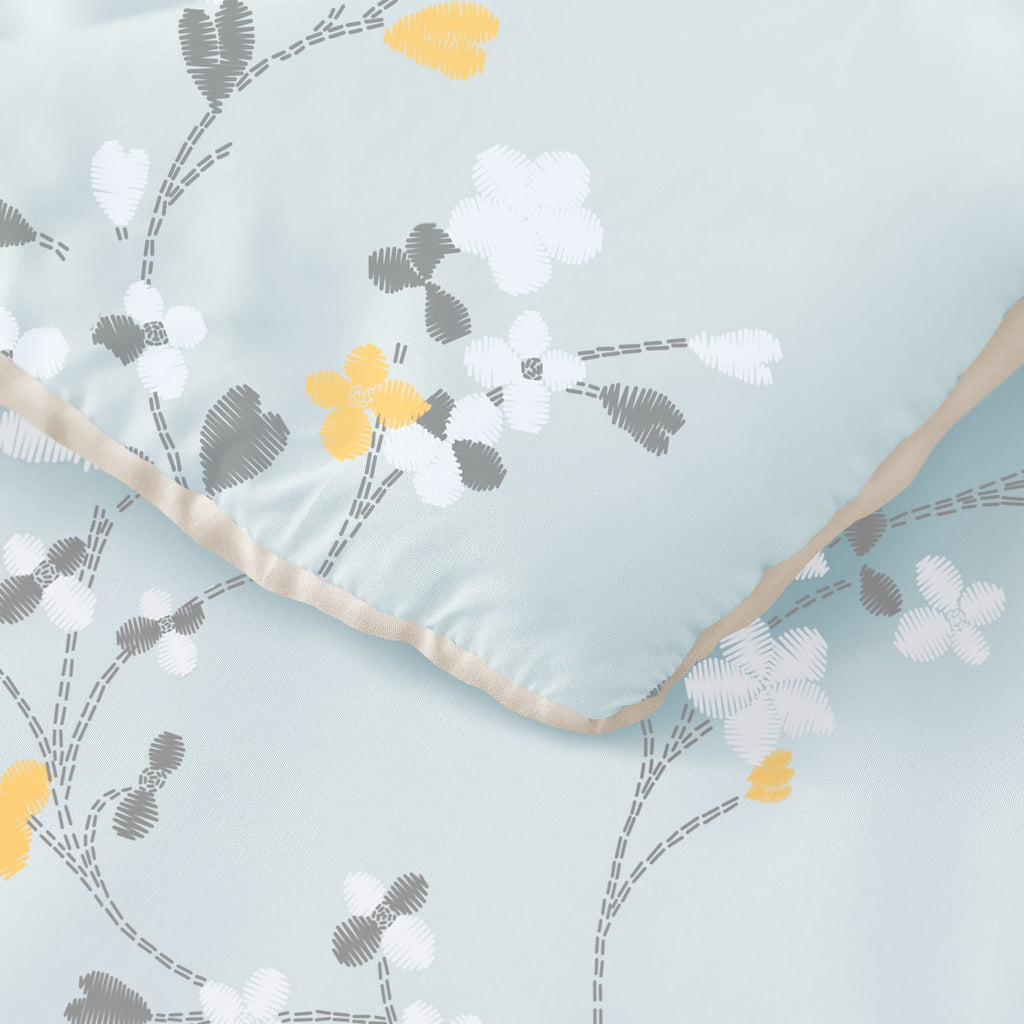 Exclusivo Mezcla 3-Piece Floral King Size Comforter Set, Microfiber Bedding Down Alternative Comforter for All Seasons with 2 Pillow Shams, Light Blue