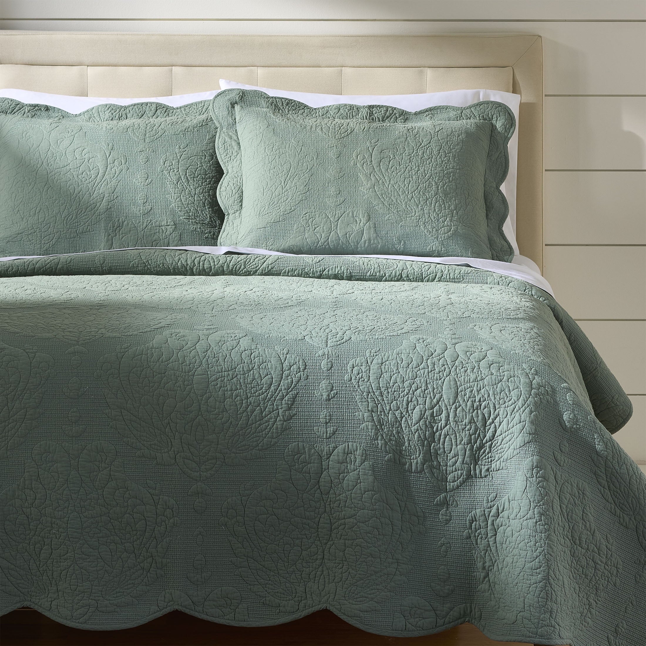 Better Homes & Gardens White Paisley Medallion Cotton Embroidered Quilt, Full/Queen