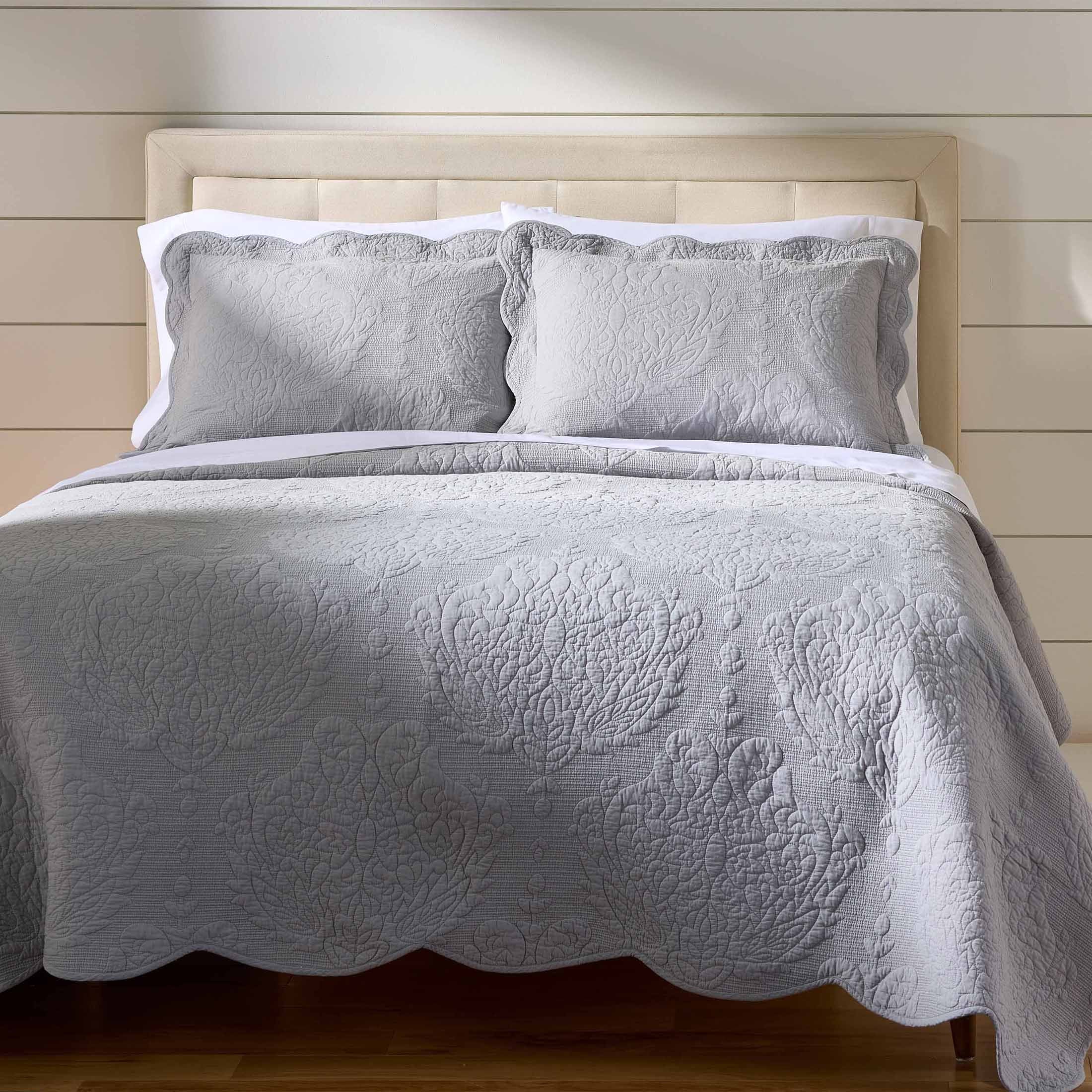 Better Homes & Gardens White Paisley Medallion Cotton Embroidered Quilt, Full/Queen