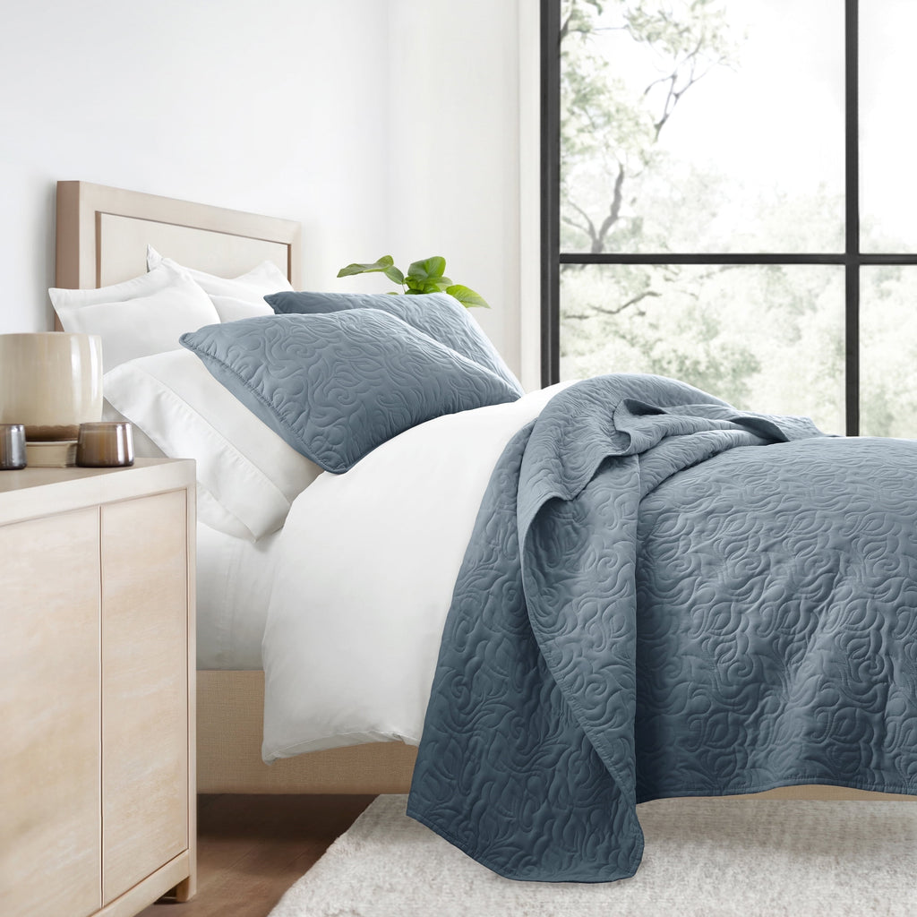 Wrinkle Resistant All Season Quilt Set Coverlet Eucalyptus Floral Stitched for King Size Bedding by Comfort Canopy