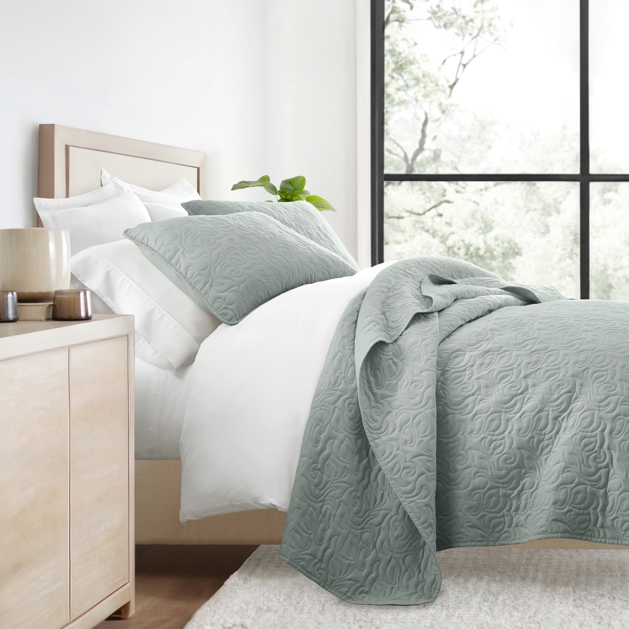 Wrinkle Resistant All Season Quilt Set Coverlet Eucalyptus Floral Stitched for King Size Bedding by Comfort Canopy