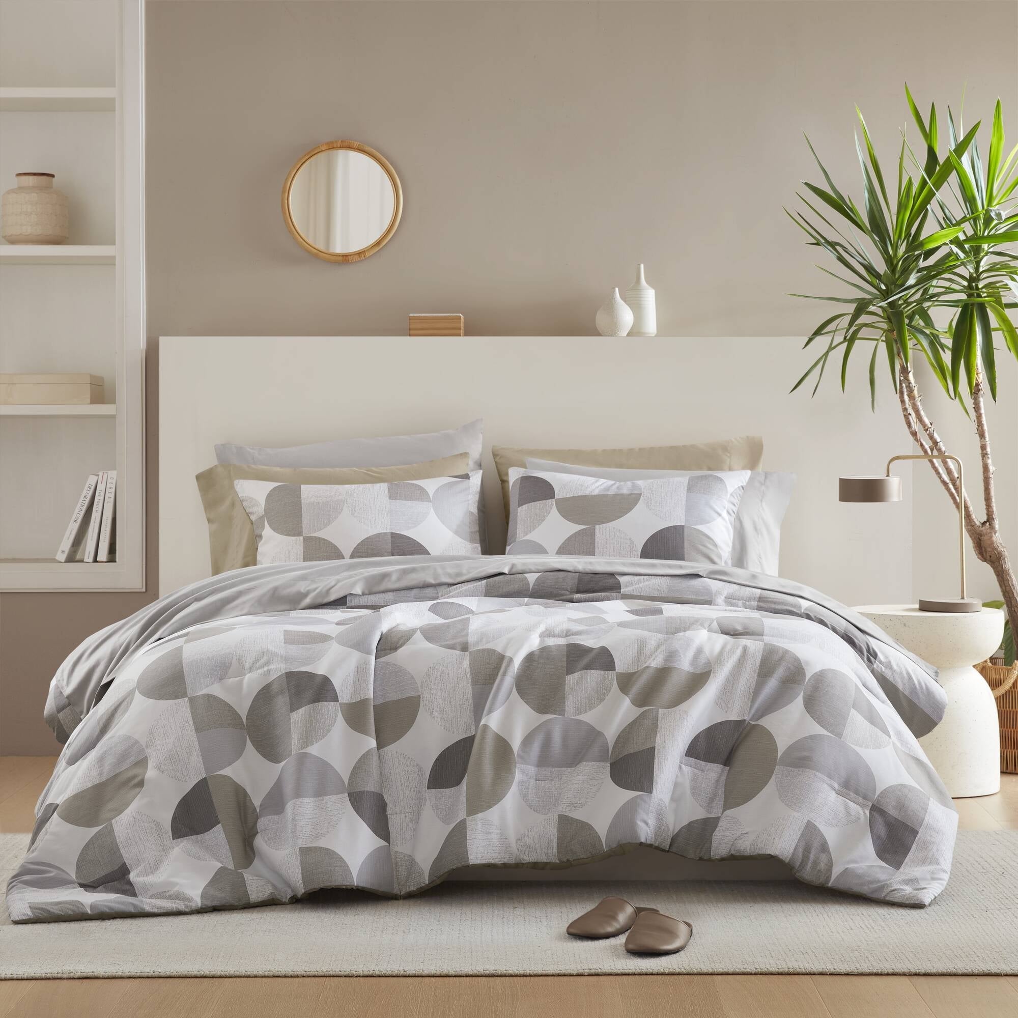 Regency Heights Queen Size Comforter Set, 9-Piece Bed in a Bag Queen, Round Geometric Print Bedding Comforter Set with Sheets, Navy Blue