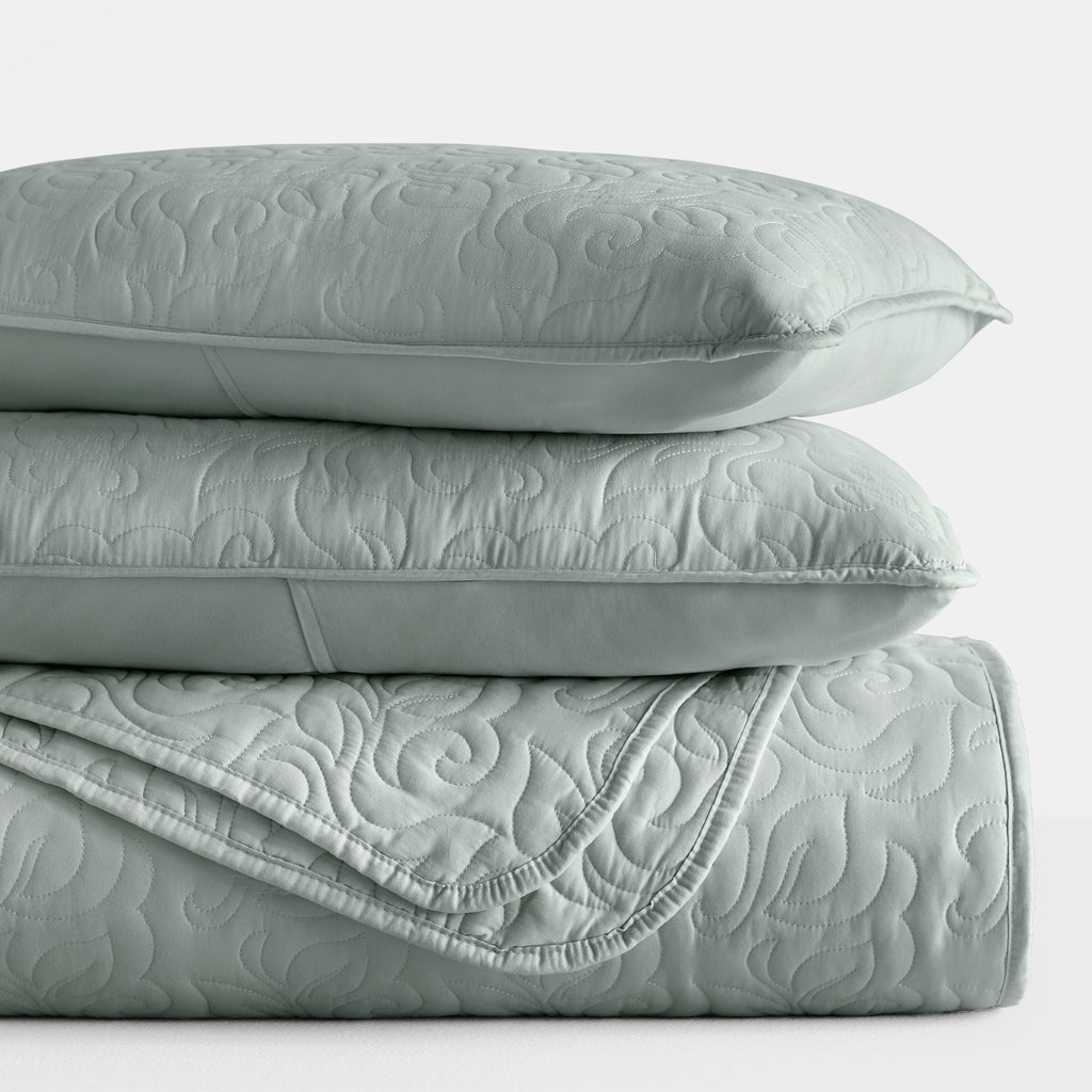 Wrinkle Resistant All Season Quilt Set Coverlet Eucalyptus Floral Stitched for King Size Bedding by Comfort Canopy