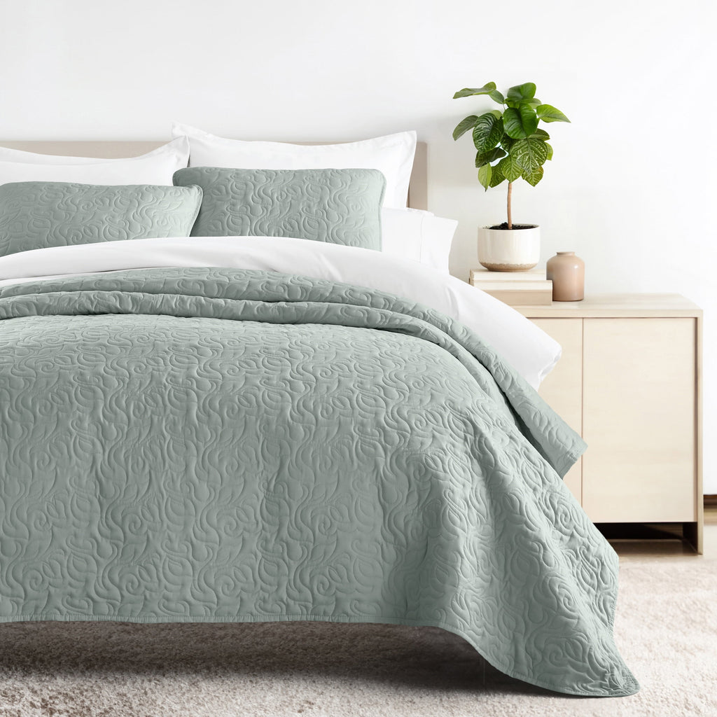 Wrinkle Resistant All Season Quilt Set Coverlet Eucalyptus Floral Stitched for King Size Bedding by Comfort Canopy