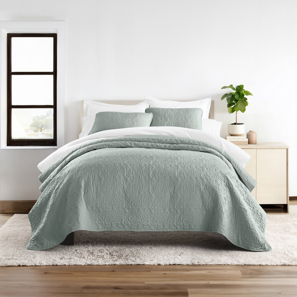 Wrinkle Resistant All Season Quilt Set Coverlet Eucalyptus Floral Stitched for King Size Bedding by Comfort Canopy