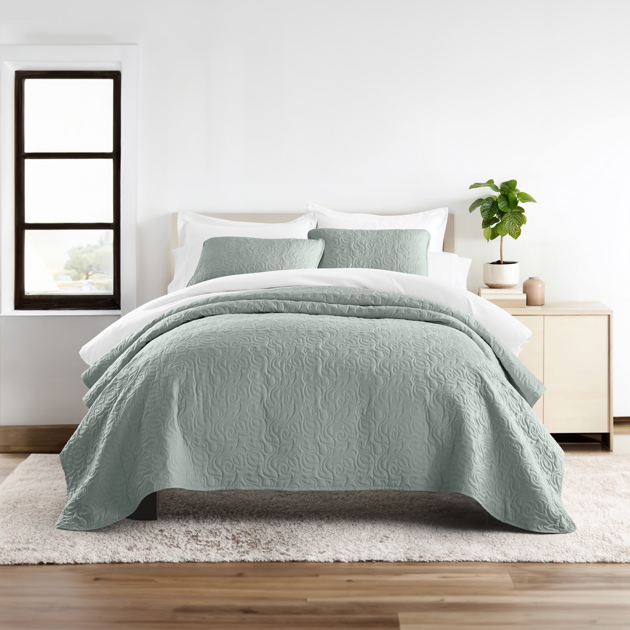 Wrinkle Resistant All Season Quilt Set Coverlet Eucalyptus Floral Stitched for King Size Bedding by Comfort Canopy